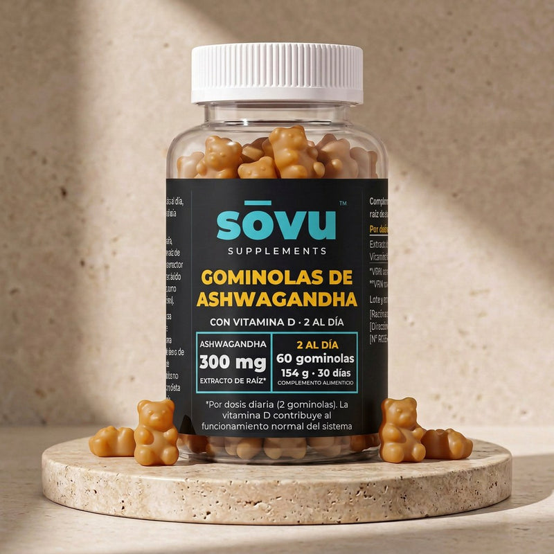 Bote de sōvu Gominolas de ashwagandha sobre peana de piedra con ositos ámbar