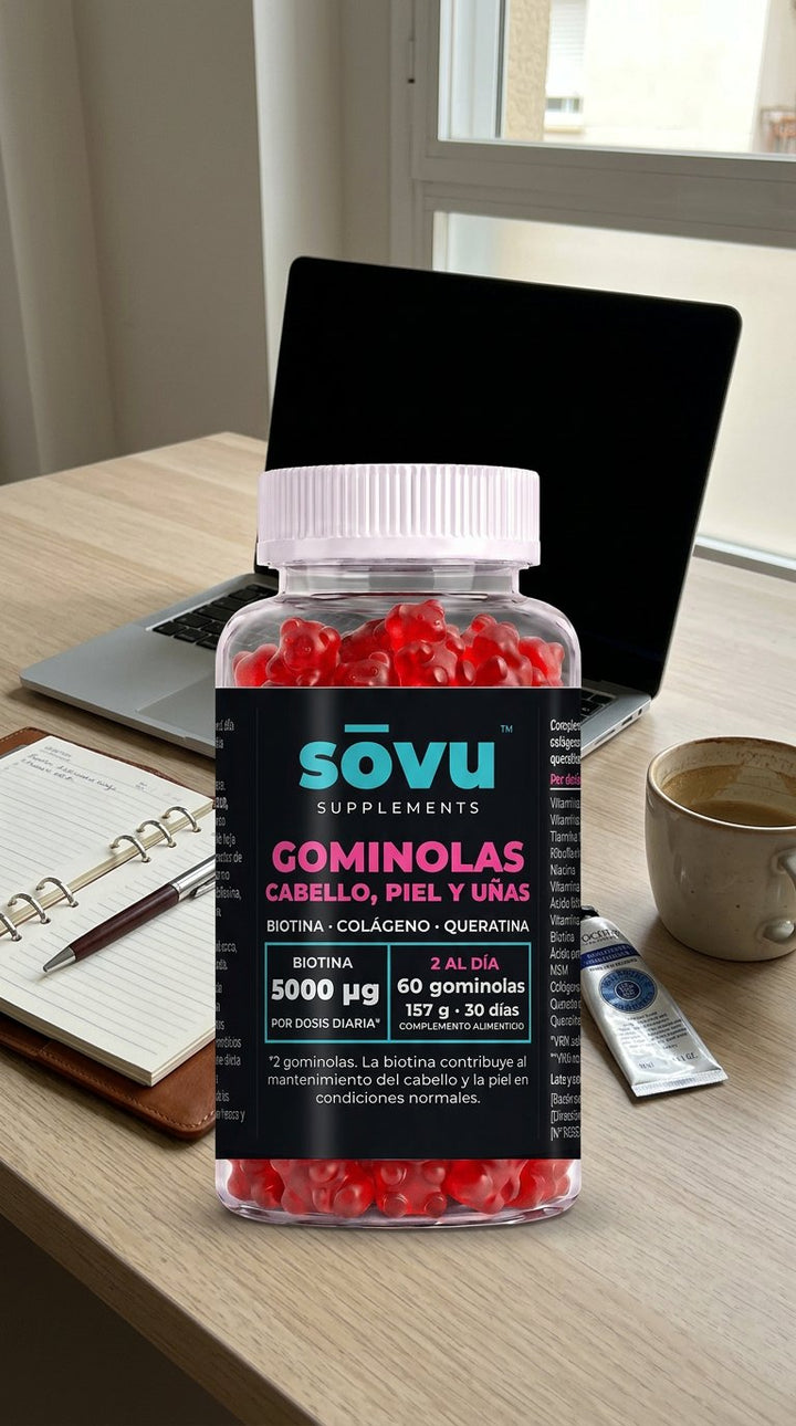 Bote de sōvu Cabello, piel y uñas en la mesa de la oficina